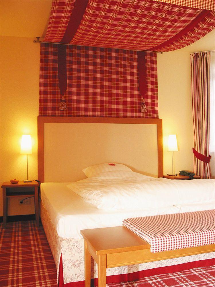 Wellings Romantik Hotel Zur Linde Moers Kültér fotó