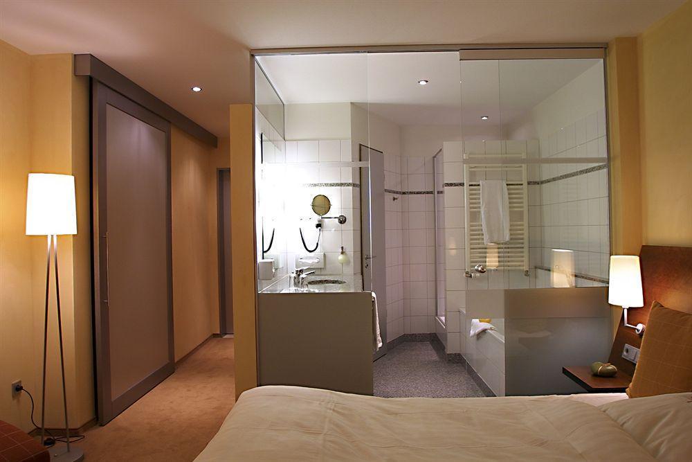 Wellings Romantik Hotel Zur Linde Moers Kültér fotó