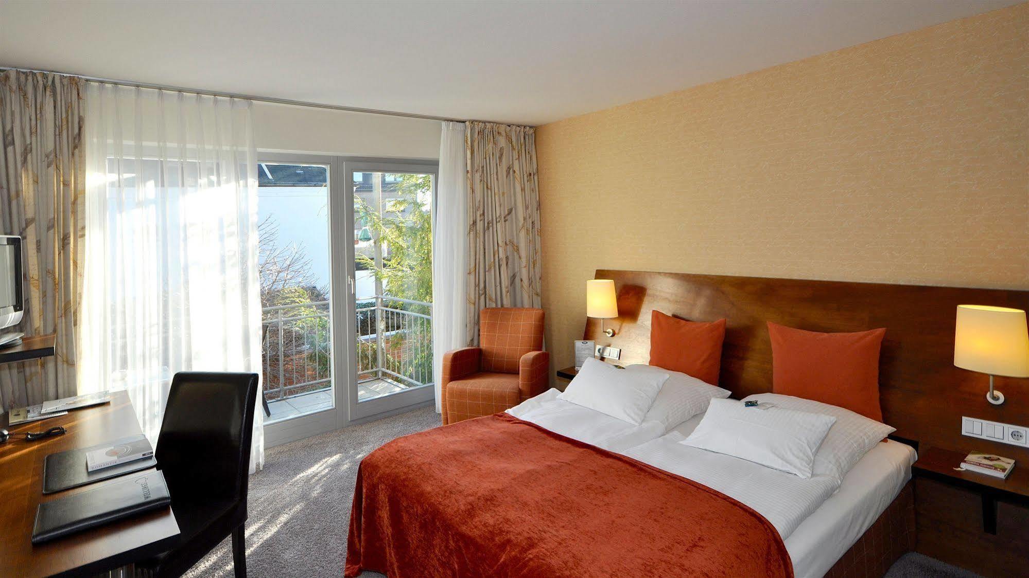 Wellings Romantik Hotel Zur Linde Moers Kültér fotó