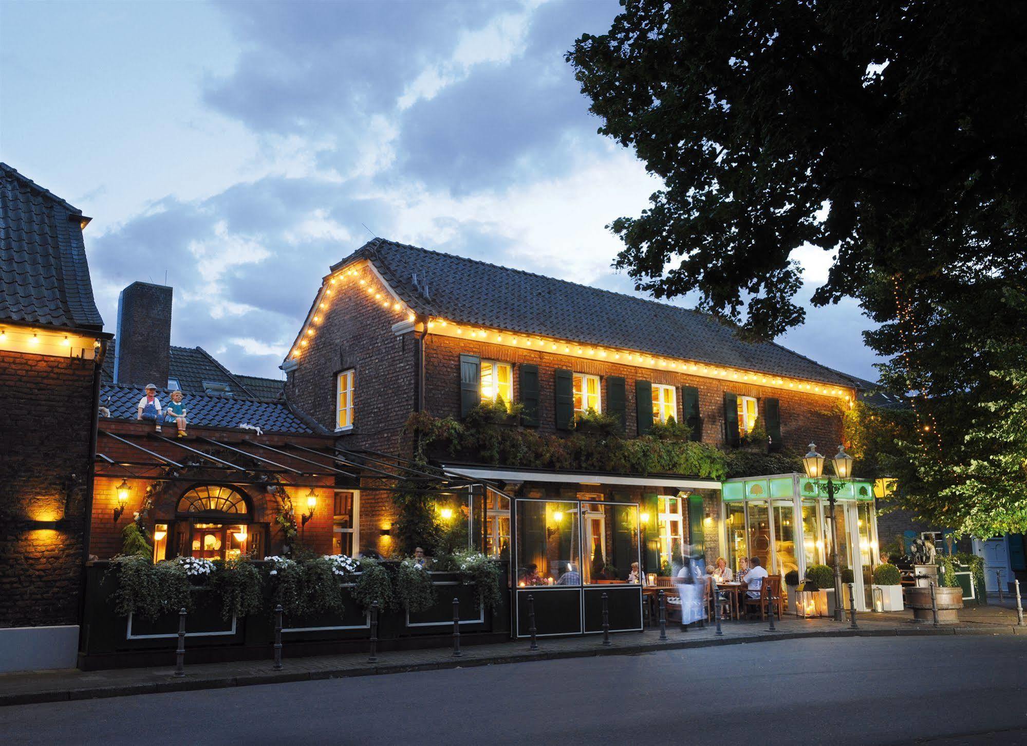 Wellings Romantik Hotel Zur Linde Moers Kültér fotó