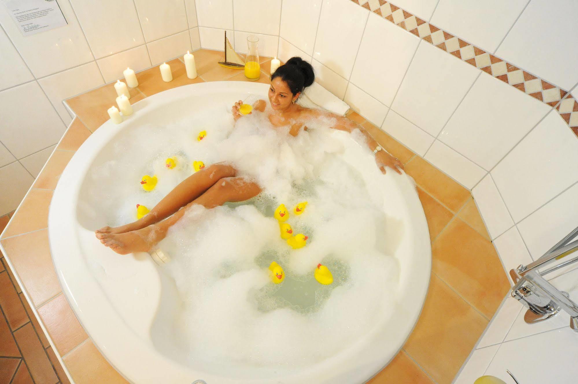 Wellings Romantik Hotel Zur Linde Moers Kültér fotó