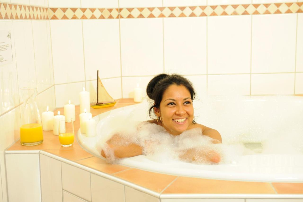 Wellings Romantik Hotel Zur Linde Moers Kültér fotó