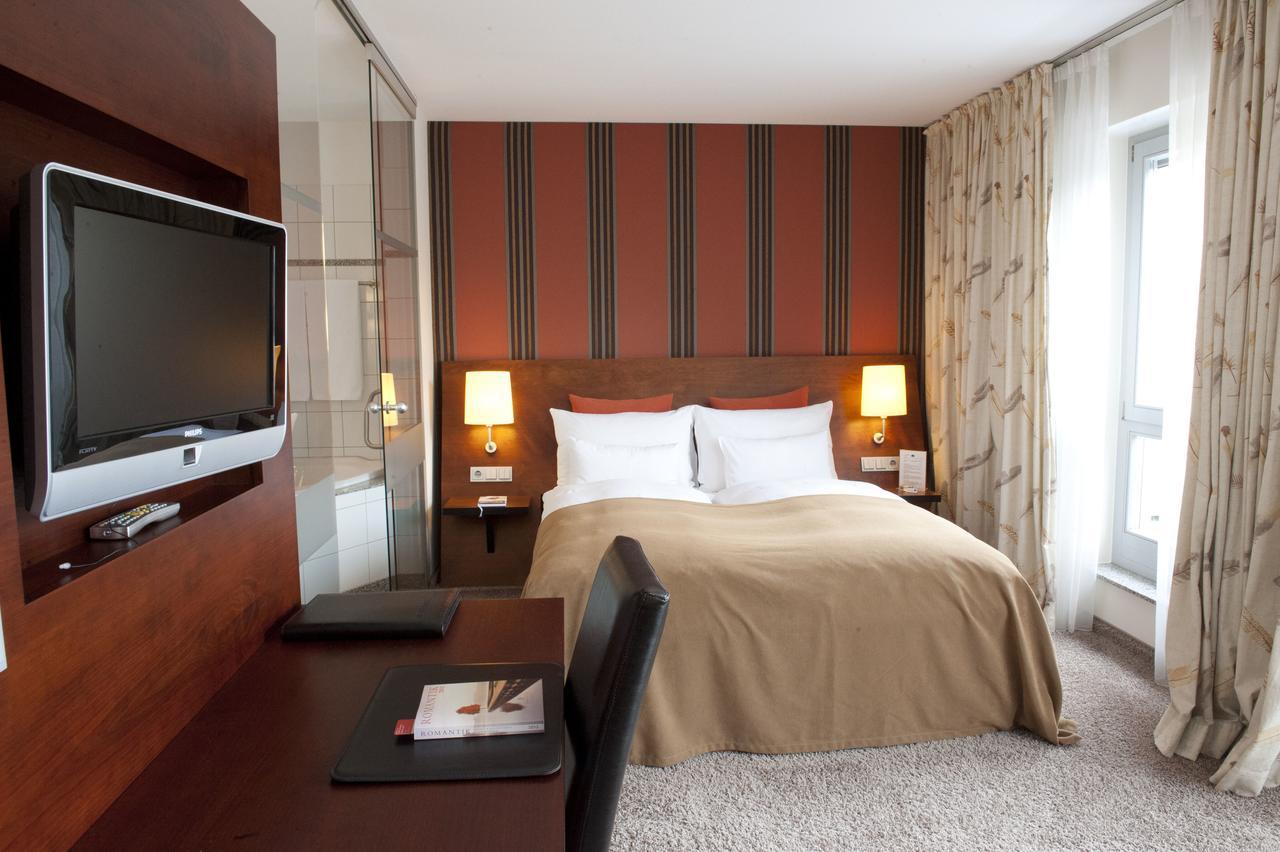 Wellings Romantik Hotel Zur Linde Moers Kültér fotó