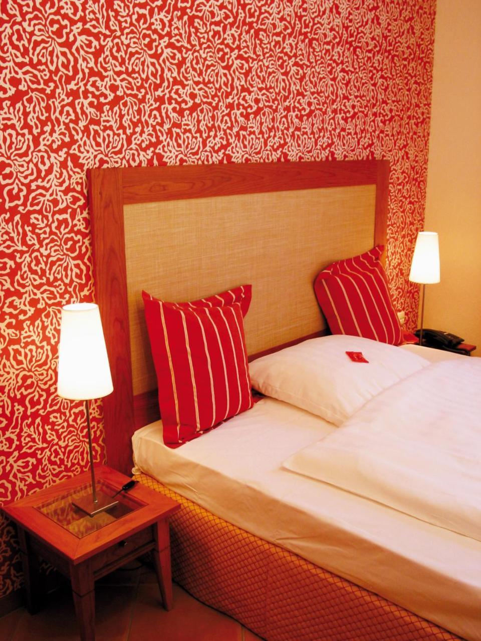 Wellings Romantik Hotel Zur Linde Moers Kültér fotó