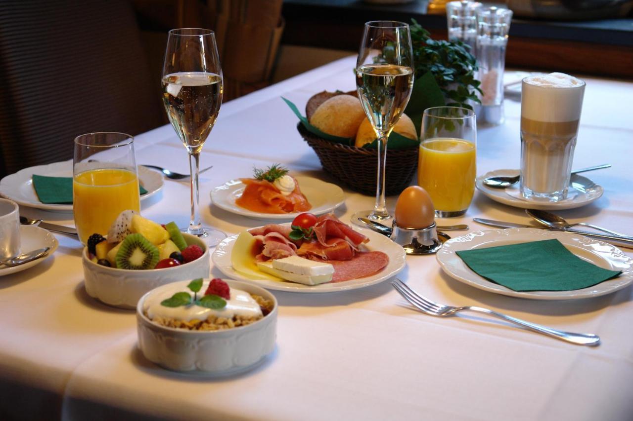 Wellings Romantik Hotel Zur Linde Moers Kültér fotó